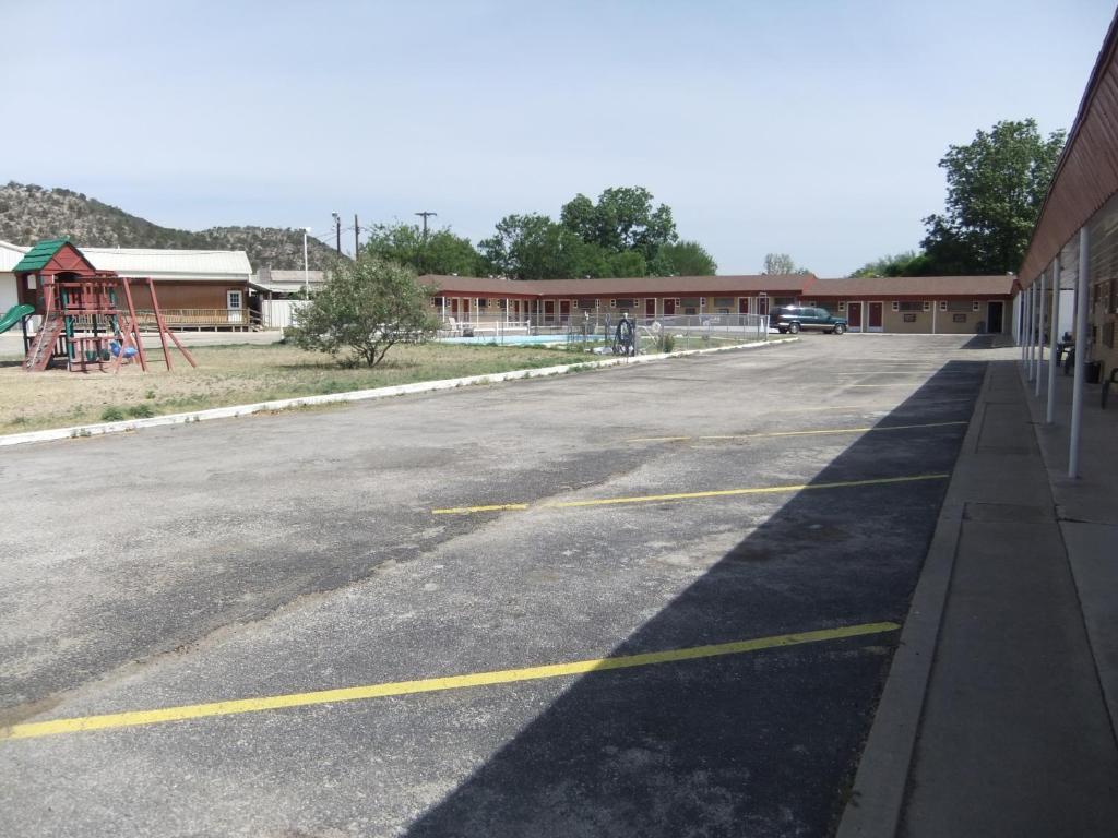 The Hills Motel Junction Exterior photo