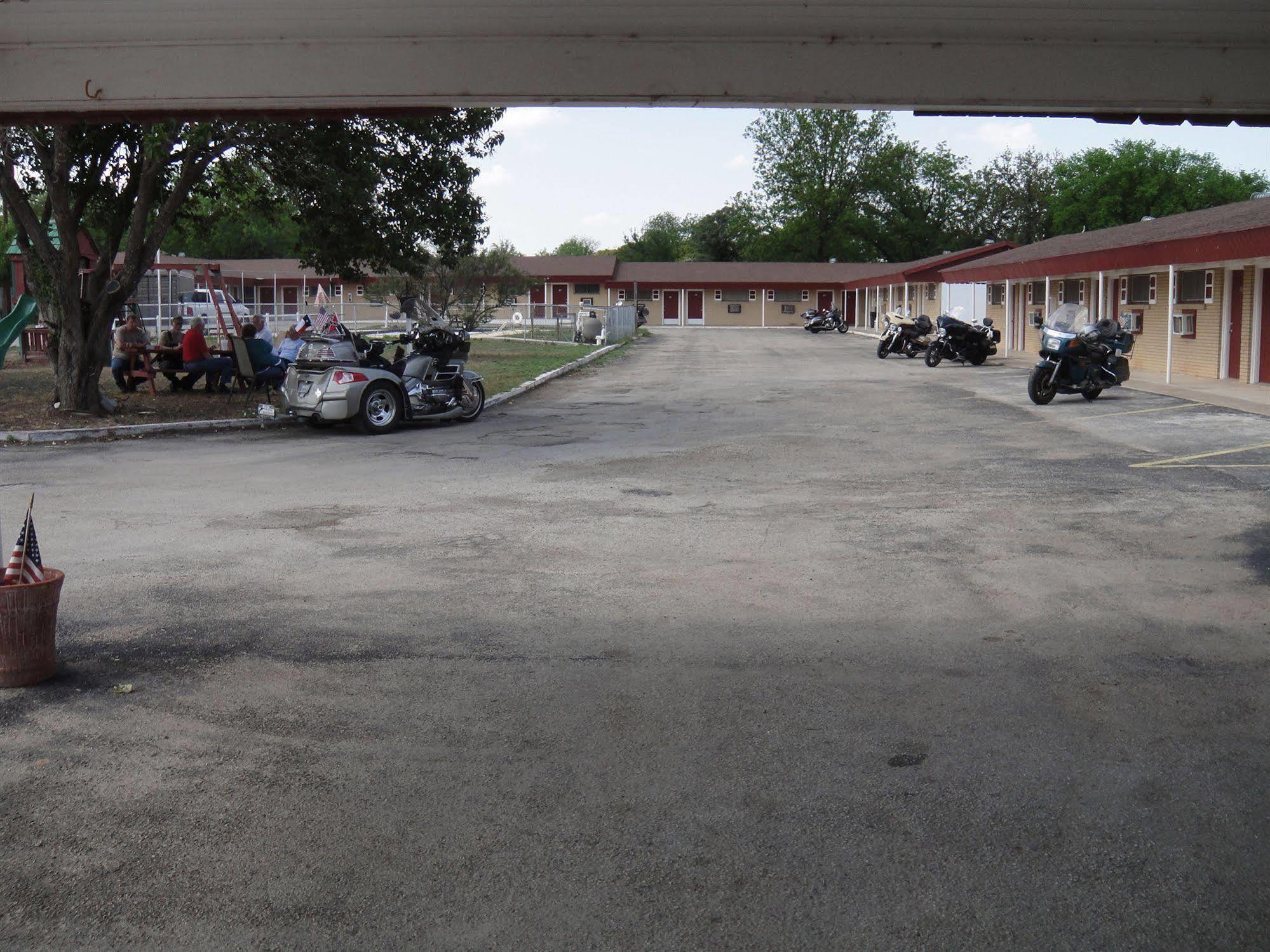 The Hills Motel Junction Exterior photo